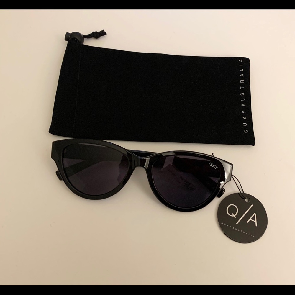NWOT QUAY “Rizzo” Black/Smoke Sunglasses